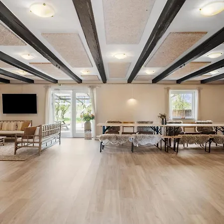 6 Bedroom Gorgeous In Semesterbostad Tranekær