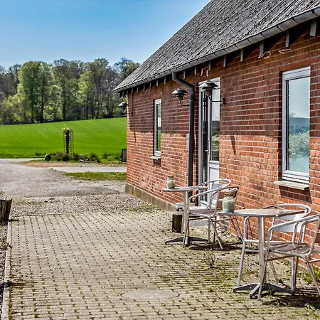 6 Bedroom Gorgeous In Дом отдыха Транекер